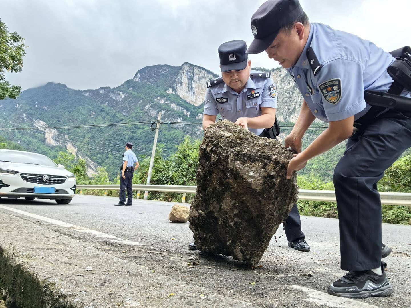 九游电脑版官方下载-包含今晚法国杯焦点战，浙江稠州门线救险，赛场秩序良好，数据趋势出现新变化的词条